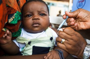 UNICEF vaccinerar barn i Elfenbenskusten (Foto: © UNICEF/Asselin)